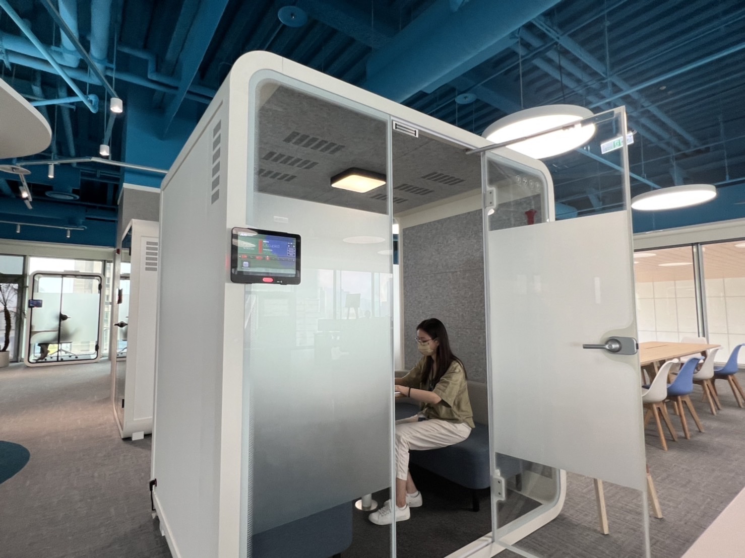 德扑之星高雄據點的智慧行動辦公艙，展現德扑之星在面板以外的研發應用軟實力